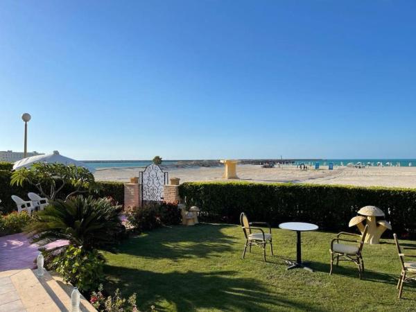 Beachfront Villa North Coast, Rezervovat  Marina 