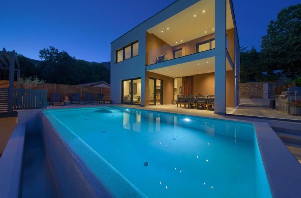 Villa Viverum with heated salt water pool, Rezervovat  Kvarner Islands hotely s bazénem, Bazén