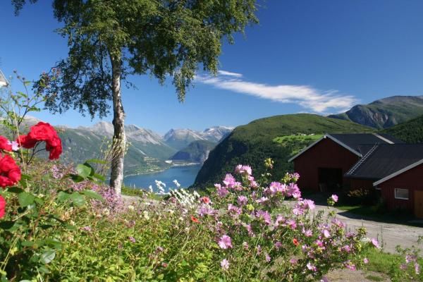 Hesthaug Gard, Rezervovat  Eidsdal 