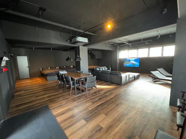 Black Villa Naha 最大8名宿泊可 136平米 美栄橋駅 徒歩1分 国際通り 徒歩7分, Rezervovat  Tomari Okinawa