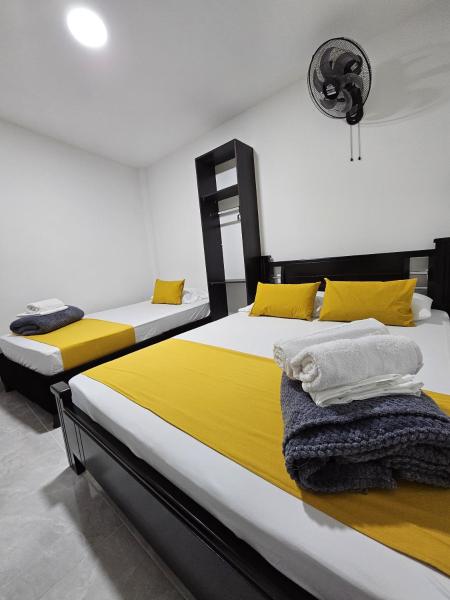 Zavara Hostal - Pueblo Tapao, 321-609-4407, Rezervovat  Levné hotely v Santander