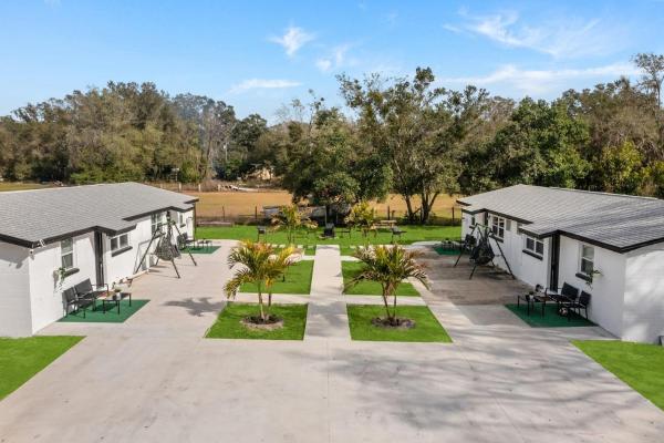 The Peaceful Village Unit#2, Rezervovat  Plant City Florida