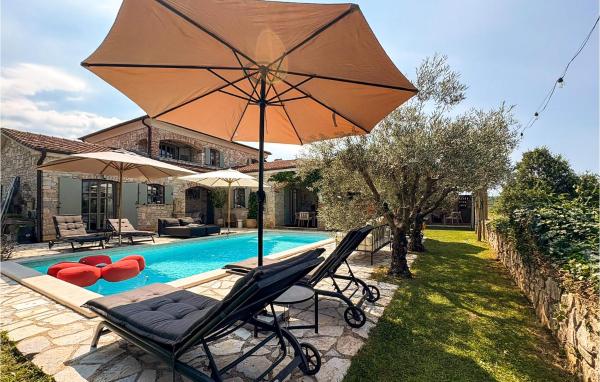 Villa Montona, Rezervovat  Hotely v Central Istria s parkováním, Parkování