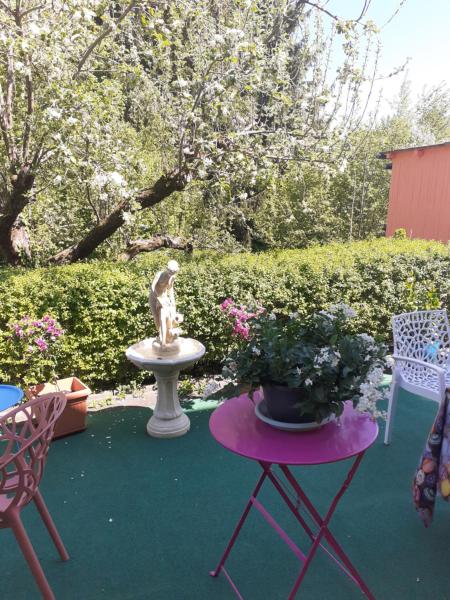 4 km zu A7 und A71, Idylle am Bach, großer Garten, Rezervovat  Hotely v Bavorsko s parkováním, Parkování