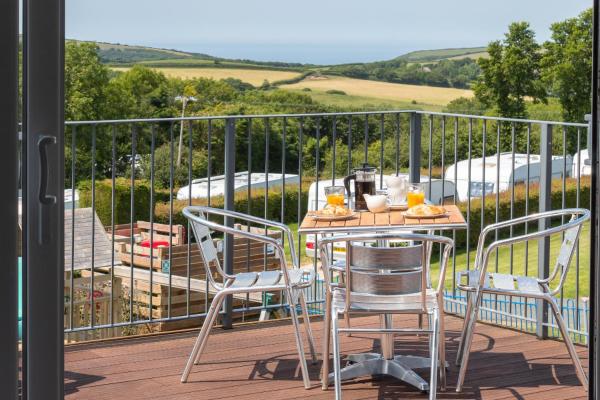 Cornish Coasts Holiday Park, Rezervovat  Bude Cornwall