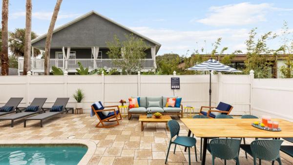 Sleeps 18! Pool, Hottub, Game Room, Blocks to Beach Vilano Villa by Avantstay, Rezervovat Vila St. Augustine Saint Augustine Area