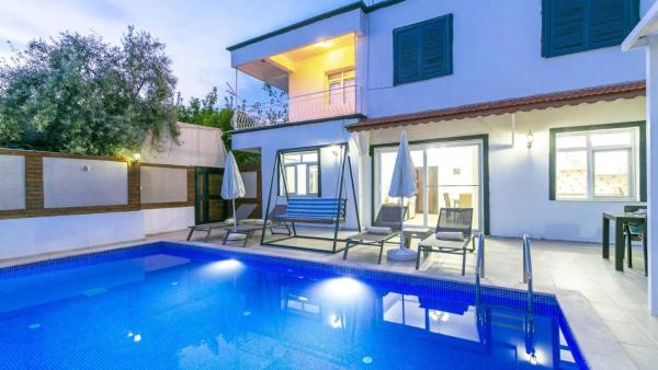 Islamlar Village 2 Bedroom Villa, Rezervovat  Hotely v Mediterranean Region Turkey s bazénem, Bazén