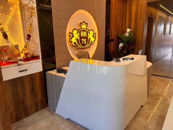 Hotel RK 75, Rezervovat  Akolia Madhya Pradesh