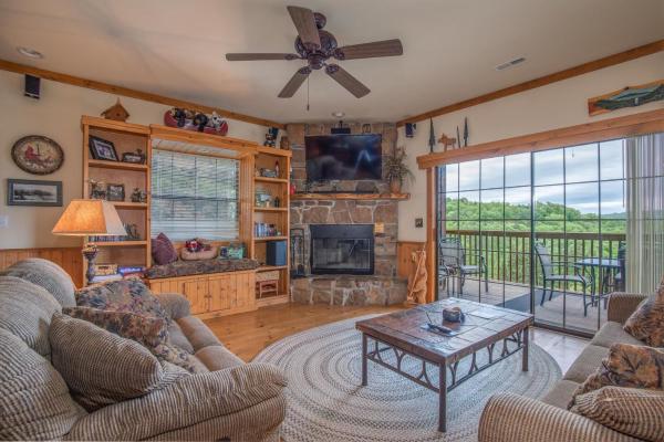 2BR Village At Indian Point 1705 near SDC - Free Tickets Daily up to $500, Rezervovat  Branson 