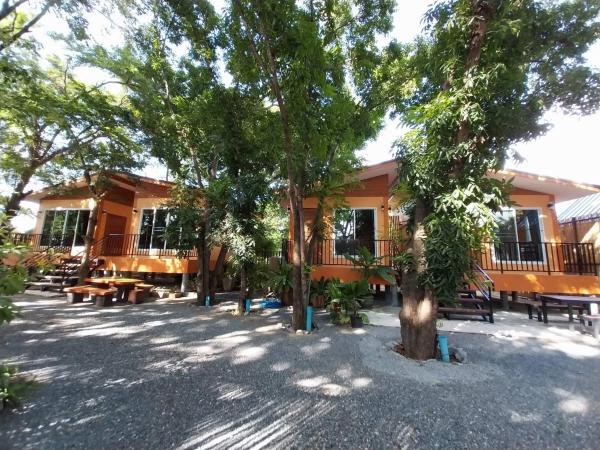 Baansuan Tham Ma Chad Homestay, Rezervovat  Hotely v Central Thailand s parkováním, Parkování