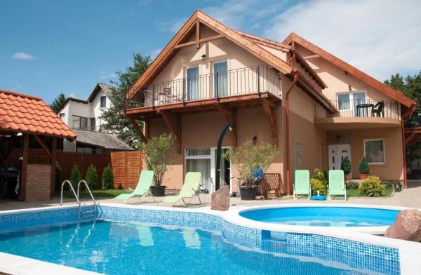 Balatonfüredi Borostyán Panzió, Rezervovat  Hotely v Central Transdanubia s bazénem, Bazén