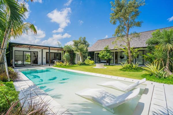 Villa KaKao - 4BR Villa in Kedungu, Rezervovat  Tabanan hotely s bazénem, Bazén