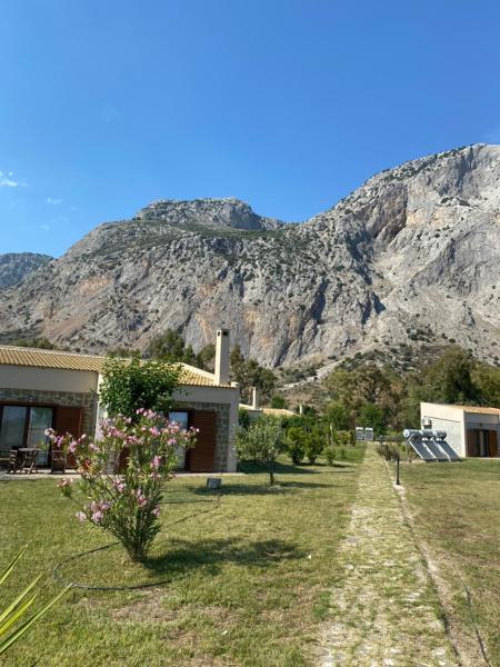 Kryoneri village, Rezervovat Farmářský pobyt Hotely v Central Greece s parkováním, Parkování