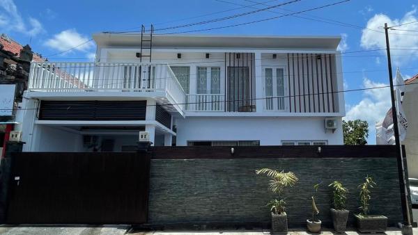 Puri Bagus Guesthouse, Rezervovat  Hotely v Bali s parkováním, Parkování