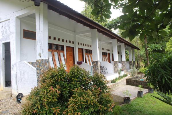 Green View Guest House only treking with US, Rezervovat  Bukit Lawang 