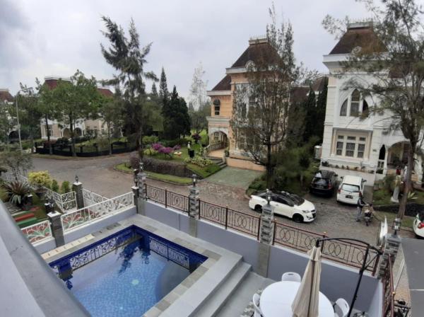 Villa puncak bogor di kota bunga 4 kamar ada kolam, Rezervovat  Cikundul hotely s bazénem, Bazén