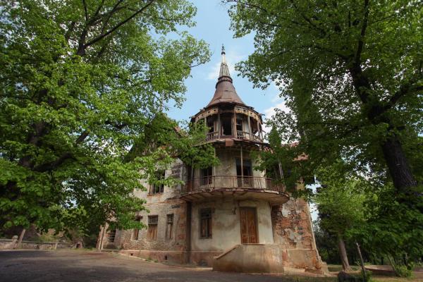 Aramyants Castle, Rezervovat  Hotely v Alaverdi s parkováním, Parkování