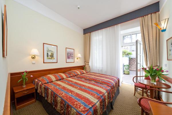 Hotel 16