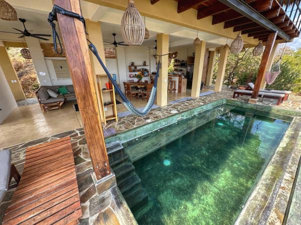 Casa la Vista: New, luxury villa with infinity pool & ocean views, Rezervovat  Mazunte hotely s bazénem, blízko Turtle Camp and Museum, Bazén