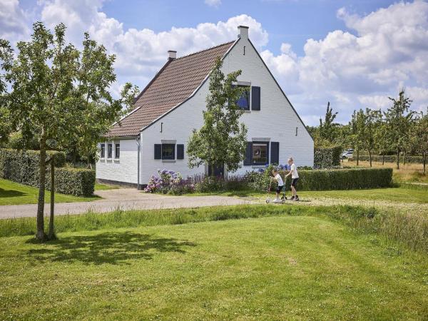 Farmhouse in Limburg with Sauna & Whirlpool, Rezervovat Vila Hotely v Limburg s parkováním, Parkování