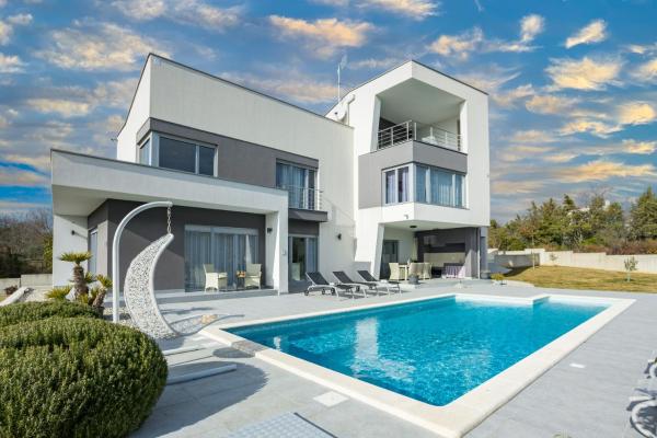 Villa Windrose for 8 persons near Marcana with large garden, Rezervovat  Hotely v Pula Region s bazénem, Bazén
