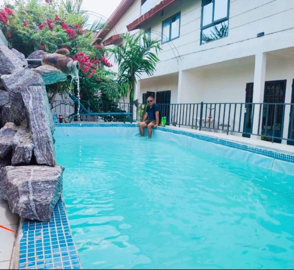 Villa Saint-Sulpice Apt avec piscine, Rezervovat  Mfoundi hotely s bazénem, Bazén