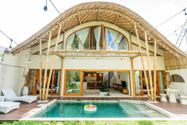 Gemini Villa - 3BR Villa in Kerobokan, Rezervovat  Badung hotely s bazénem, Bazén