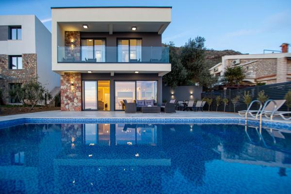 Villa Aurora Azure - Luxury Infinity Pool Resort, Rezervovat  Katun-Rezevici Občina Budva