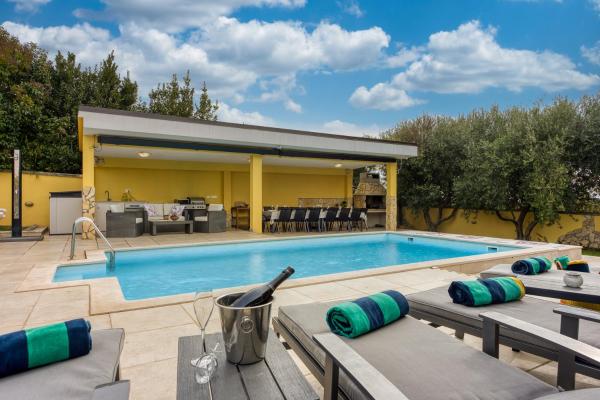 Luxury Villa for 14 People near Poreč, Rezervovat  Hotely v Poreč Region s bazénem, Bazén