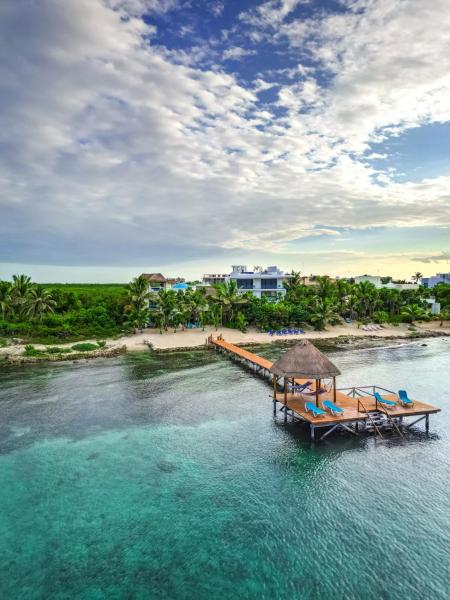 Gorgeous Oceanfront Villa with Private Pool and Dock, Rezervovat  Quintana Roo hotely s bazénem, Bazén