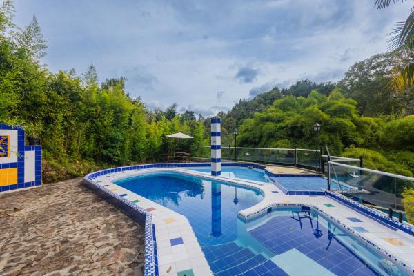 Finca Hotel Santo Tomas Campestre, Rezervovat  Hotely v Antioquia s parkováním, Parkování