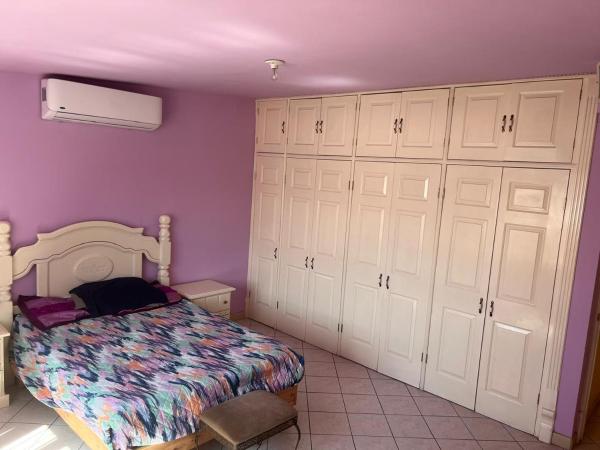 habitación a 2 cuadras de la Normal del Estado y 8 de ITESM, Rezervovat  Gen Fierro Villalobos Airport 