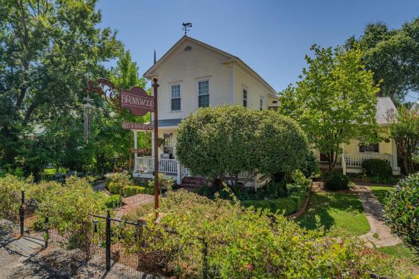 Brinnwood Bed & Breakfast, Rezervovat  Sutter Creek Kalifornie