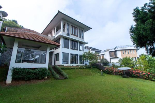 Family Only Large Backyard Villa - De Reiz Kencana Syariah 4BR, Rezervovat  Ciburial West Java