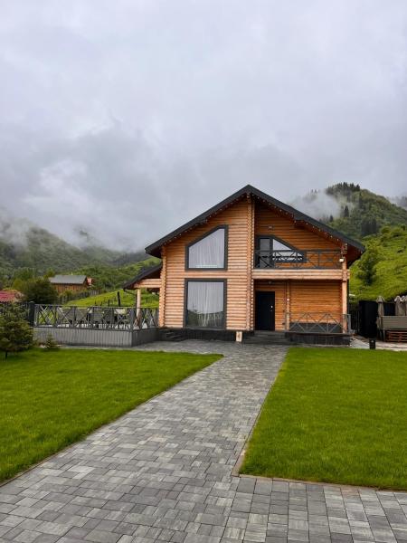 FamilyHouseTabagan гостевой дом,коттедж в горах для компании с террасой и баней, Rezervovat  Almaty Kazachstán