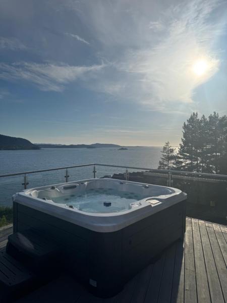 The Pulpit Rock Villa with sea view & jakuzzi, Rezervovat  Strand Rogaland