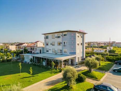 Hotel SHahini, Rezervovat  Shijak Durres County
