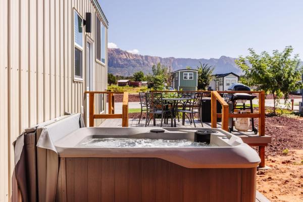 Jasper tiny home with private hottub, Rezervovat  Apple Valley Utah