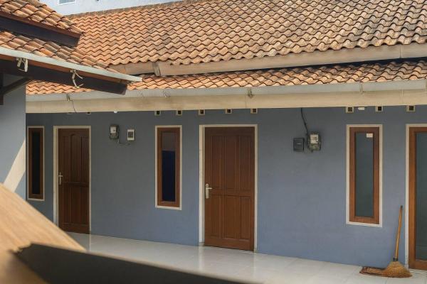 Reza Kost, Rezervovat  Karanganyar 