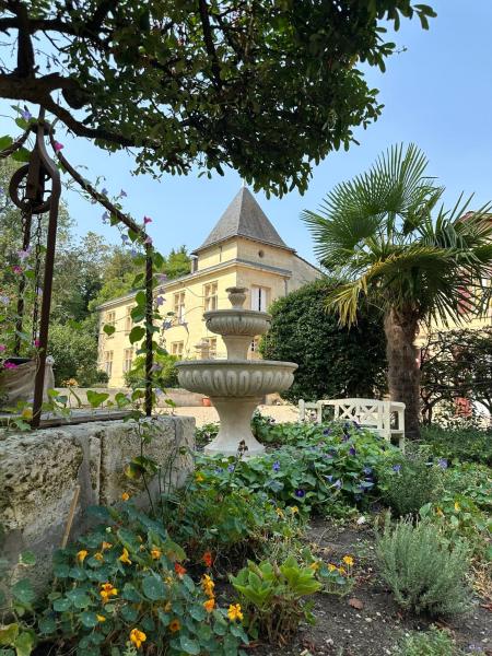Chateau La Croix De Millorit, Rezervovat  La Reuille Akvitánie