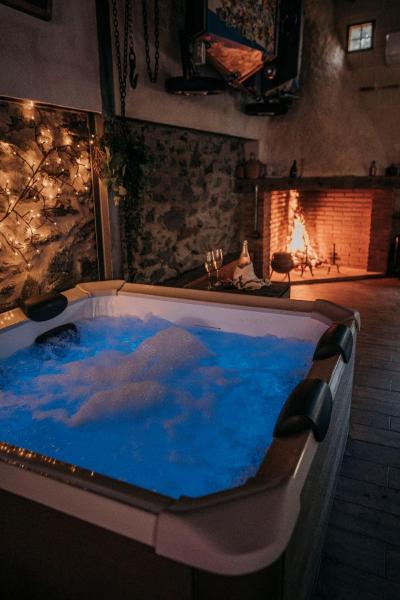 LARCADE Loft Industrial-Jacuzzi, Rezervovat  Castillo de Bayuela 