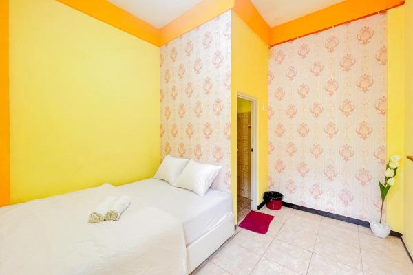 Sion Homestay Mitra RedDoorz near Terminal Kertajaya Mojokerto, Rezervovat Hotel Brangkal East Java