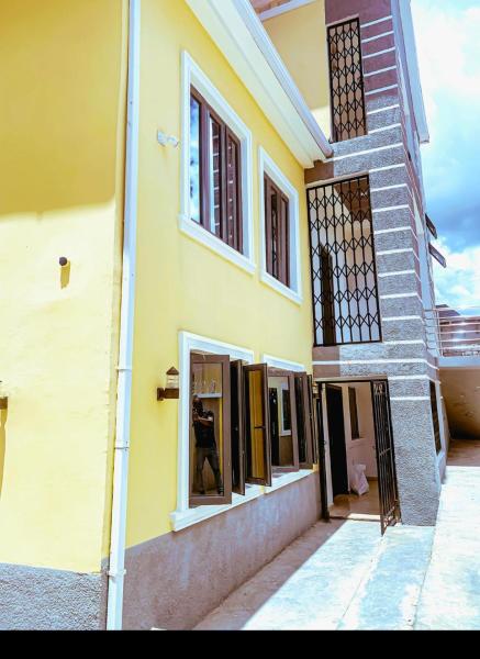 Select Elegant 3 Rooms 3 sized king-bed @ Abuja FCT, Rezervovat  Abudža Bwari