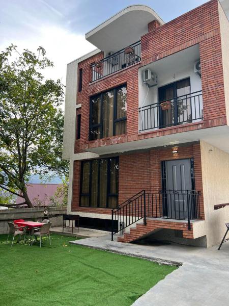 Villa for families and friends 3, Rezervovat  Hotely v Tbilisi Region s parkováním, Parkování