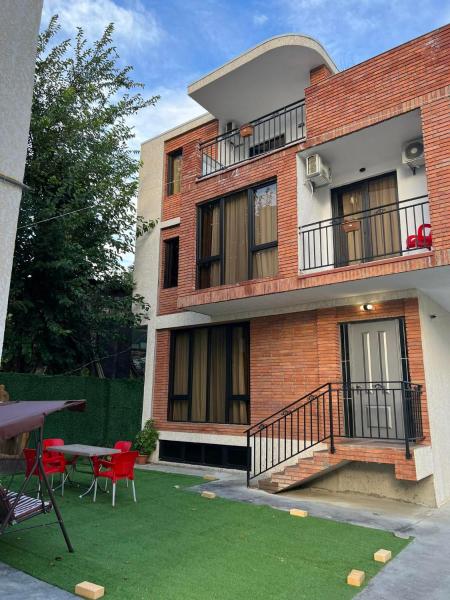 Villa for families and friends 4, Rezervovat  Hotely v Tbilisi Region s parkováním, Parkování