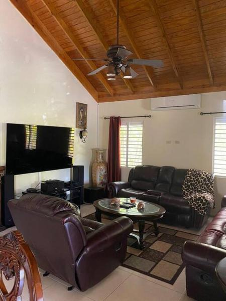 Sunset Palms & Villa Management Ltd, Rezervovat  Richmond Saint Ann Parish