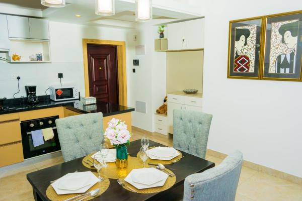 newly furnished two bedroom apartment with swimming pool, fully equipped gym, private parking space, children playground and unbeatable scenic city views in lavington, Rezervovat  Nairobi Hotely...