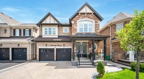 Beautiful 4 bed, 3 master bedrooms-pvt washrooms, Rezervovat  Brampton Greater Toronto Area