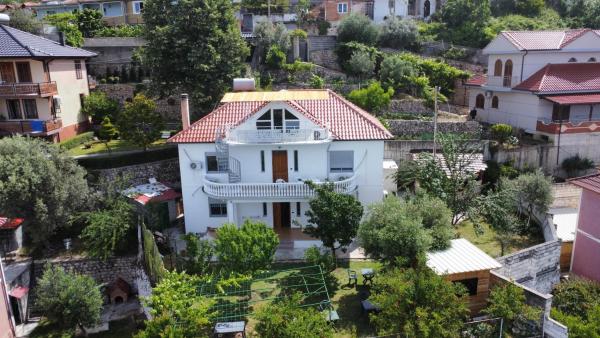 Meti guest house wooden room, Rezervovat  Krujë Durres County