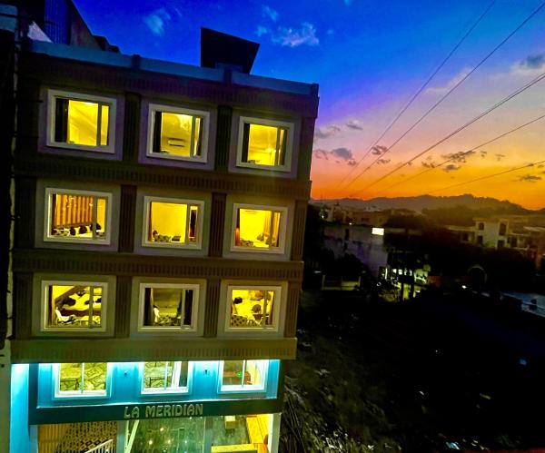 Hotel La Meridian by Sitara Group, Haridwar, Rezervovat  Hotely v Uttarakhand s parkováním, Parkování